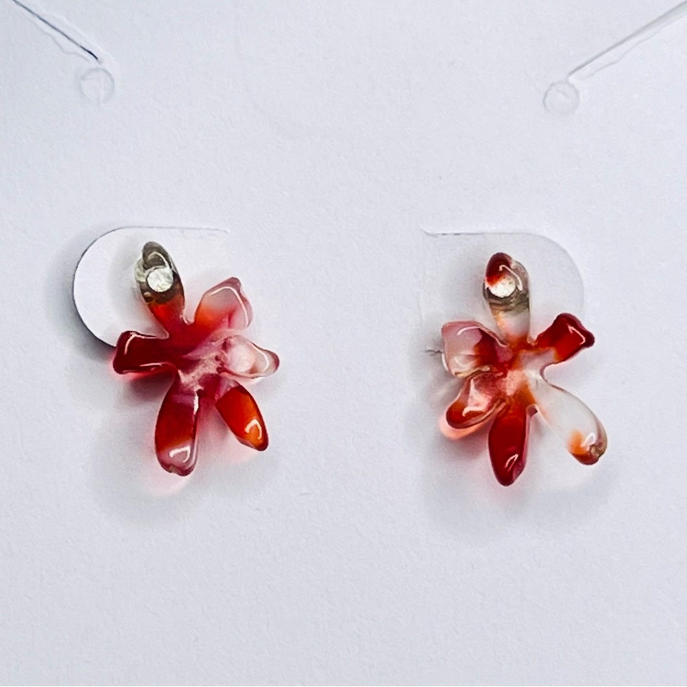 Vintage Lele Sodoughi small acrylic flower stud earrings